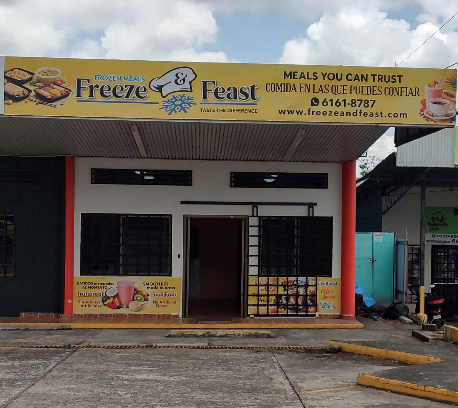 Freeze and Feast storefront in Alto Boquete, Panama